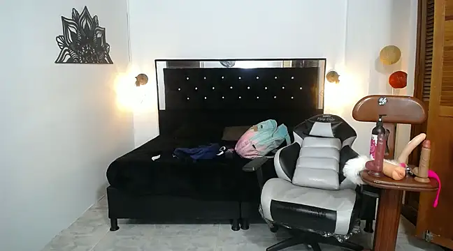 Snapshot of candy_hairy chatting on March 14, 10:07 am candy hairy online show from March 14, 10:07 am