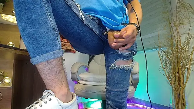 Snapshot of alessandro_wye chatting on March 19, 12:34 pm alessandro wye online show from March 19, 12:34 pm