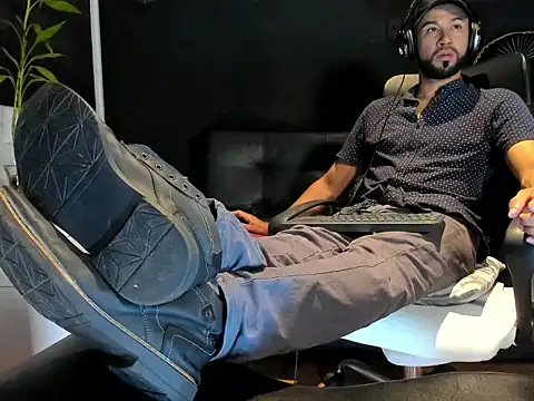 Snapshot of alessandro_wye chatting on October 24, 3:03 am alessandro wye online show from October 24, 3:03 am