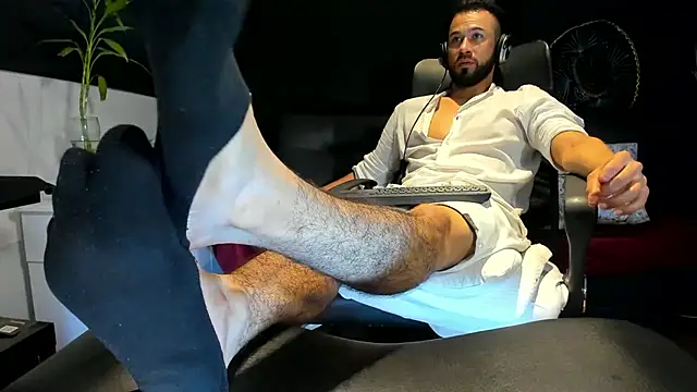 Snapshot of alessandro_wye chatting on October 26, 4:51 am alessandro wye online show from October 26, 4:51 am