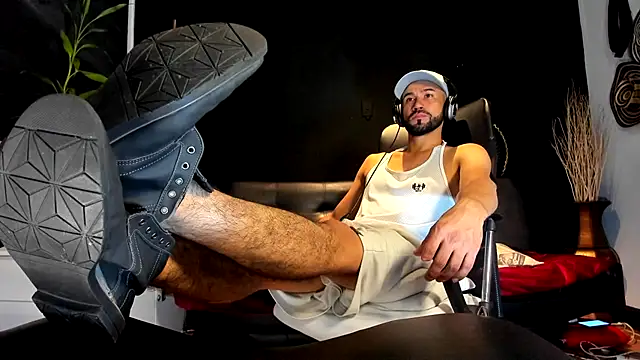 Snapshot of alessandro_wye chatting on November 8, 1:50 am alessandro wye online show from November 8, 1:50 am