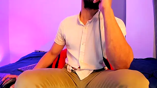 Snapshot of alessandro_wye chatting on December 3, 6:32 am alessandro wye online show from December 3, 6:32 am