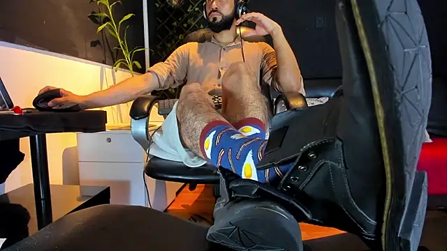 Snapshot of alessandro_wye chatting on March 6, 7:10 pm alessandro wye online show from March 6, 7:10 pm