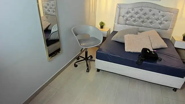 Snapshot of escarleth__ chatting on June 26, 1:59 pm escarleth online show from June 26, 1:59 pm