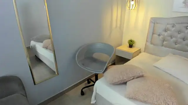 Snapshot of escarleth__ chatting on July 3, 2:45 pm escarleth online show from July 3, 2:45 pm