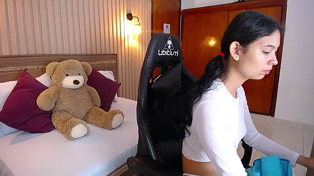 Snapshot of melody_flowers chatting on December 2, 12:18 pm melody flowers online show from December 2, 12:18 pm