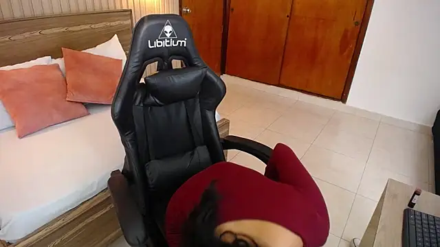 Snapshot of melody_flowers chatting on December 18, 12:18 pm melody flowers online show from December 18, 12:18 pm