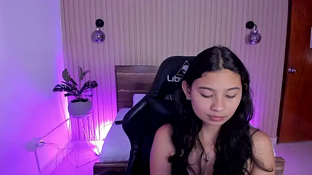 Snapshot of melody_flowers chatting on January 6, 3:51 pm melody flowers online show from January 6, 3:51 pm