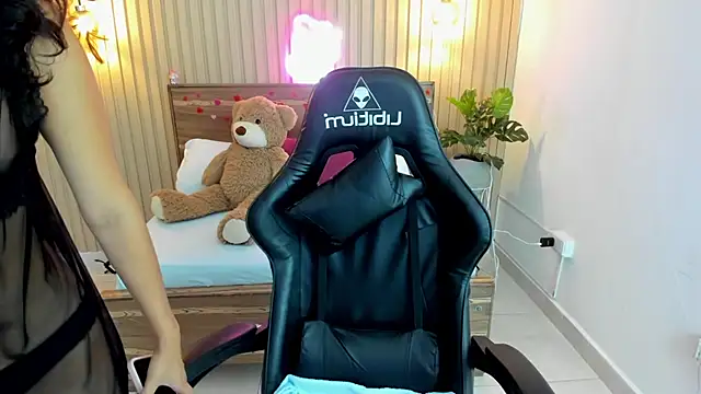 Snapshot of melody_flowers chatting on February 20, 12:15 pm melody flowers online show from February 20, 12:15 pm