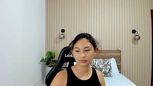 Snapshot of melody_flowers chatting on March 21, 12:28 pm melody flowers online show from March 21, 12:28 pm