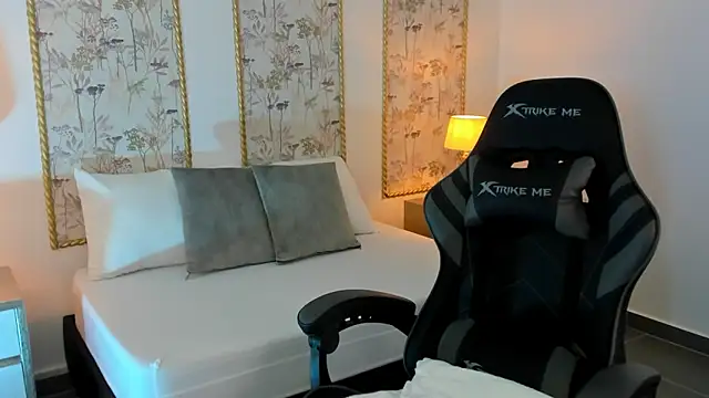 Snapshot of melody_flowers chatting on October 8, 12:25 pm melody flowers online show from October 8, 12:25 pm