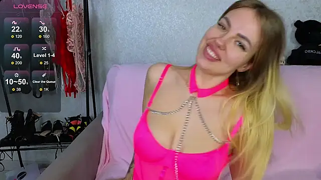 Snapshot of EmilyRobbie chatting on February 7, 9:04 pm EmilyRobbie online show from February 7, 9:04 pm