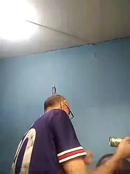 hugosafado333 online show from December 6, 7:45 pm