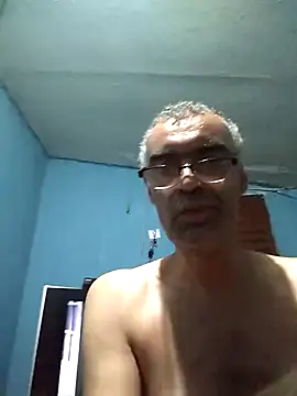 Snapshot of hugosafado333 chatting on January 26, 4:20 am hugosafado333 online show from January 26, 4:20 am