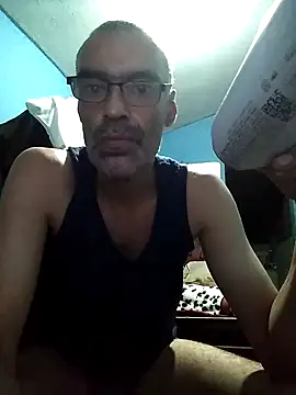 Snapshot of hugosafado333 chatting on February 21, 4:07 am hugosafado333 online show from February 21, 4:07 am