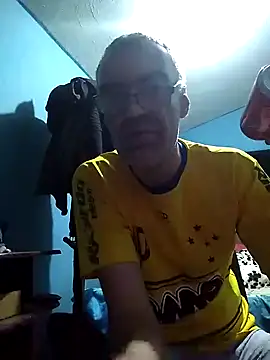 hugosafado333 online show from March 20, 3:13 am