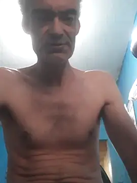 Snapshot of hugosafado333 chatting on December 20, 3:35 am hugosafado333 online show from December 20, 3:35 am