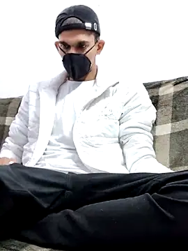 Snapshot of Habibi_big_b chatting on February 6, 3:41 pm Habibi big b online show from February 6, 3:41 pm