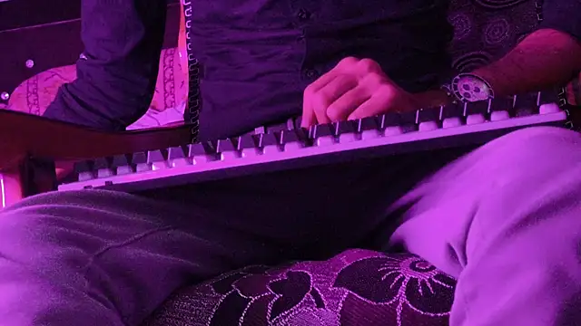 Snapshot of Habibi_big_b chatting on November 4, 2:38 pm Habibi big b online show from November 4, 2:38 pm