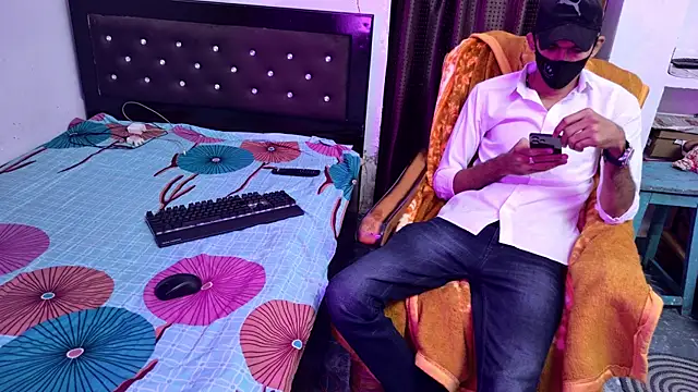 Snapshot of Habibi_big_b chatting on November 9, 8:45 am Habibi big b online show from November 9, 8:45 am