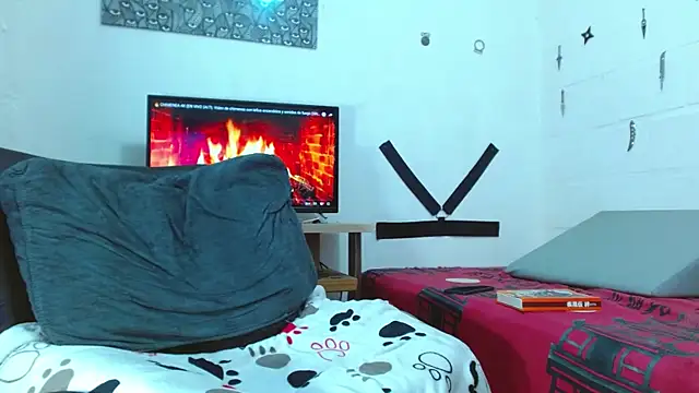 targuerian22 online show from January 18, 4:04 am