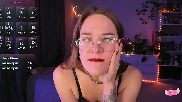 Snapshot of ami_amour_ chatting on December 14, 9:13 pm ami amour online show from December 14, 9:13 pm