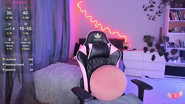 Snapshot of ami_amour_ chatting on February 20, 7:19 pm ami amour online show from February 20, 7:19 pm