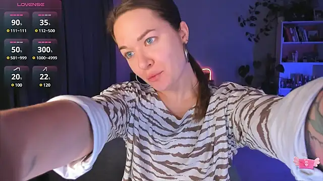 Snapshot of ami_amour_ chatting on February 24, 8:03 pm ami amour online show from February 24, 8:03 pm