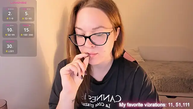 Snapshot of ami_amour_ chatting on October 26, 3:29 pm ami amour online show from October 26, 3:29 pm