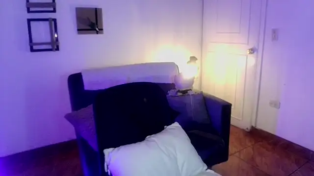 Emilyswan04 online show from February 22, 2:17 am