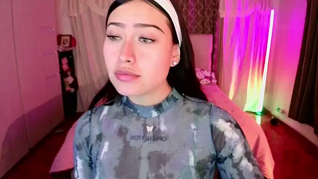 Emilyswan04 online show from January 17, 2:49 am