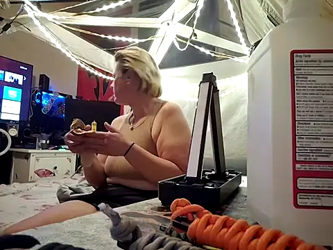 Snapshot of lit702 chatting on October 16, 8:59 am lit702 online show from October 16, 8:59 am