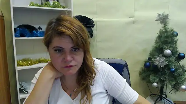 Snapshot of DaniellaKiss chatting on February 5, 3:02 am DaniellaKiss online show from February 5, 3:02 am