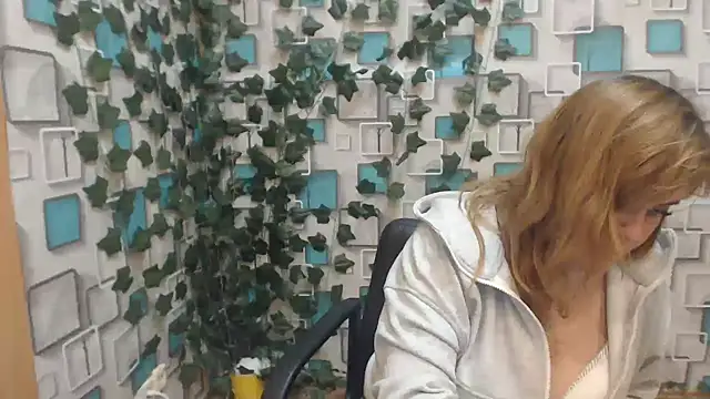 Snapshot of DaniellaKiss chatting on March 8, 3:56 pm DaniellaKiss online show from March 8, 3:56 pm