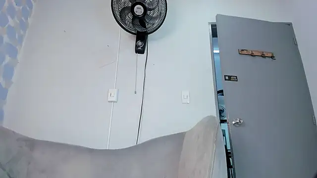 Snapshot of sarita_rouzze chatting on February 10, 11:04 am sarita rouzze online show from February 10, 11:04 am