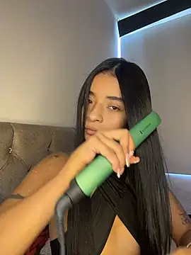 Laura fernandezII online show from December 3, 7:01 pm