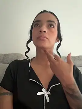 Laura fernandezII online show from May 2, 2:22 pm