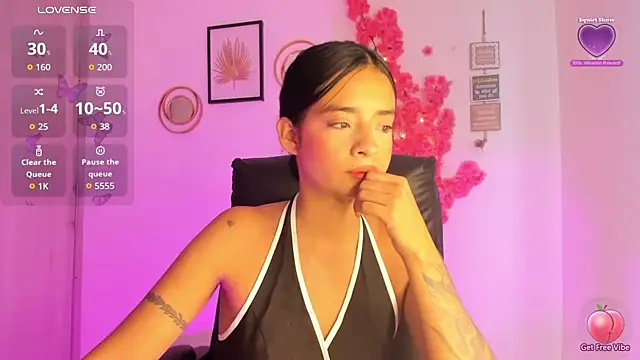 Snapshot of Laura_fernandezII chatting on May 5, 2:14 pm Laura fernandezII online show from May 5, 2:14 pm