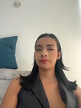 Snapshot of Laura_fernandezII chatting on May 23, 7:29 pm Laura fernandezII online show from May 23, 7:29 pm