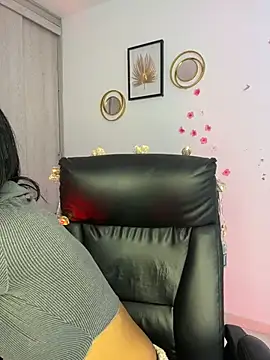 Snapshot of Laura_fernandezII chatting on May 28, 2:14 pm Laura fernandezII online show from May 28, 2:14 pm