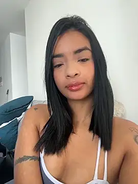 Snapshot of Laura_fernandezII chatting on June 2, 2:52 pm Laura fernandezII online show from June 2, 2:52 pm