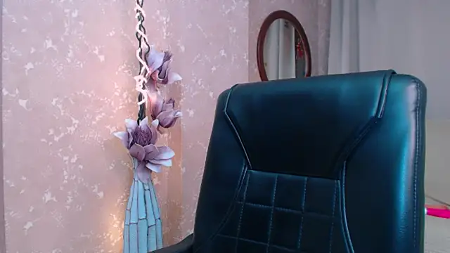 Snapshot of Ann__Cute chatting on January 4, 1:42 pm Ann Cute online show from January 4, 1:42 pm