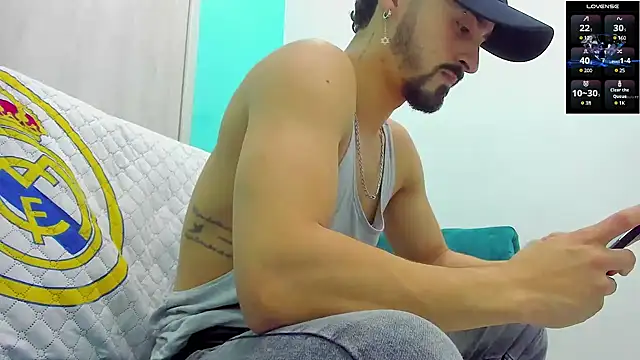 Snapshot of MAXIMUS_MASTE3 chatting on January 9, 4:08 am MAXIMUS MASTE3 online show from January 9, 4:08 am