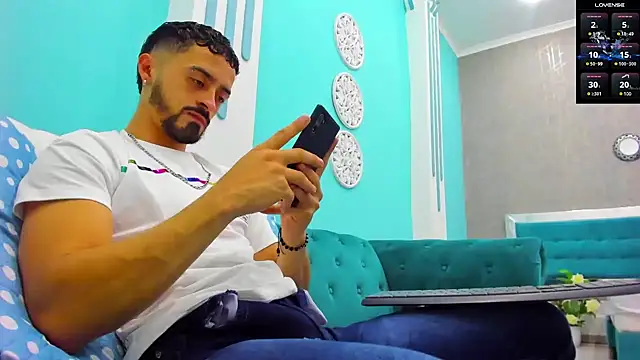 Snapshot of MAXIMUS_MASTE3 chatting on January 14, 2:19 am MAXIMUS MASTE3 online show from January 14, 2:19 am