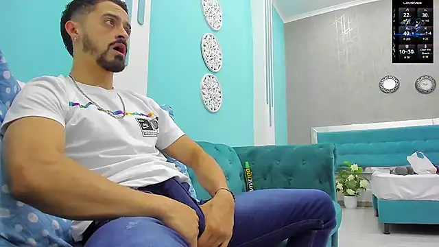 Snapshot of MAXIMUS_MASTE3 chatting on January 19, 4:33 am MAXIMUS MASTE3 online show from January 19, 4:33 am