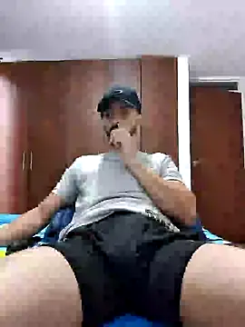 Snapshot of MAXIMUS_MASTE3 chatting on February 9, 8:24 pm MAXIMUS MASTE3 online show from February 9, 8:24 pm