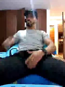 Snapshot of MAXIMUS_MASTE3 chatting on February 9, 11:25 pm MAXIMUS MASTE3 online show from February 9, 11:25 pm