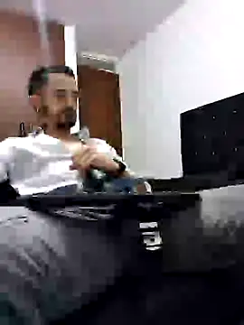 Snapshot of MAXIMUS_MASTE3 chatting on February 13, 5:48 am MAXIMUS MASTE3 online show from February 13, 5:48 am