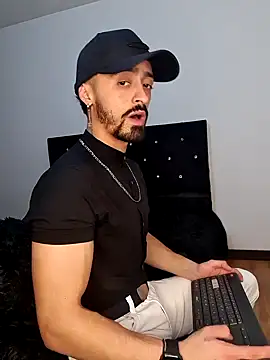 Snapshot of MAXIMUS_MASTE3 chatting on February 19, 2:12 am MAXIMUS MASTE3 online show from February 19, 2:12 am