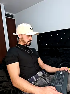 Snapshot of MAXIMUS_MASTE3 chatting on February 20, 2:51 am MAXIMUS MASTE3 online show from February 20, 2:51 am